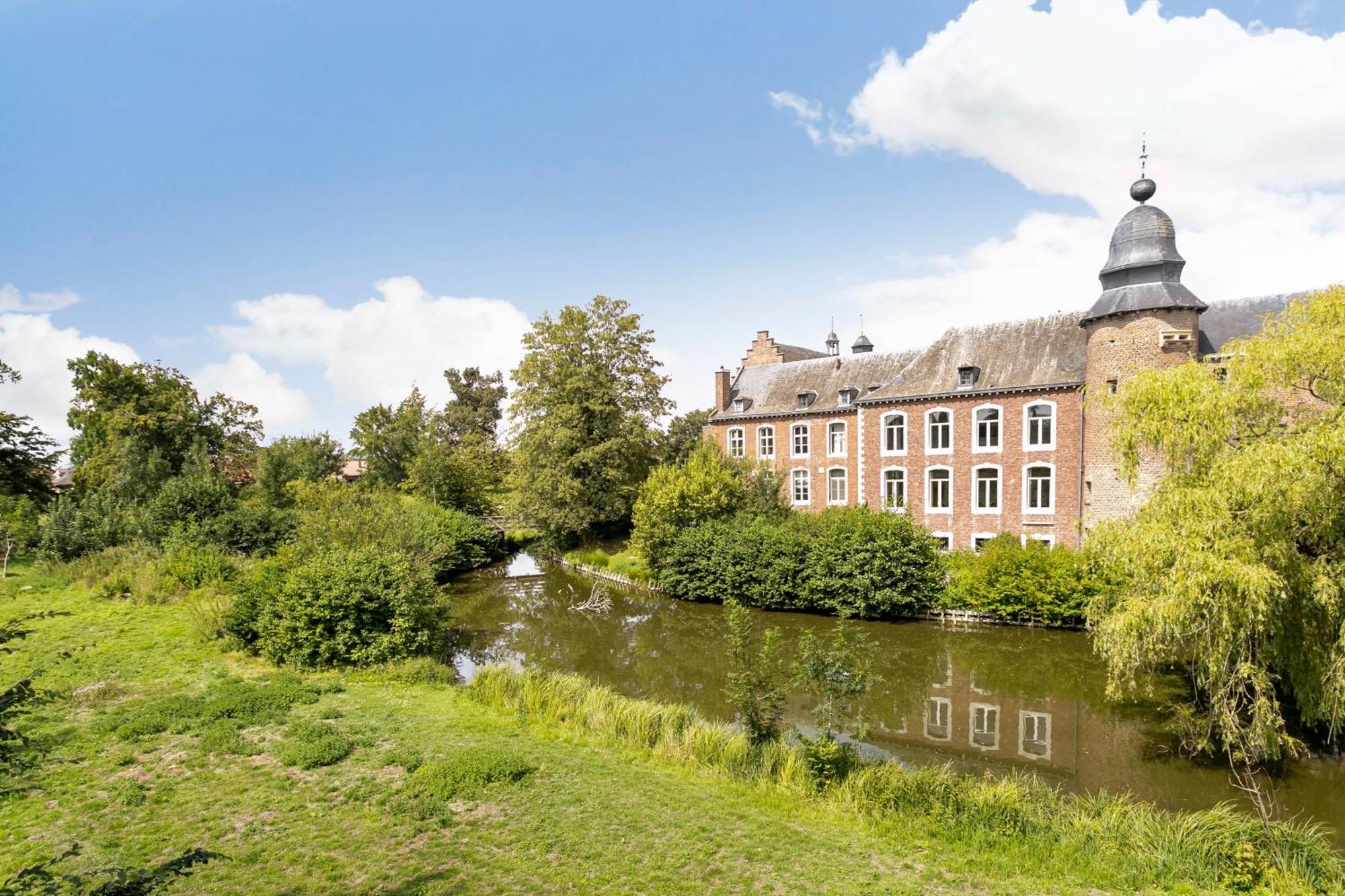 Chateau De Looz 외부 사진